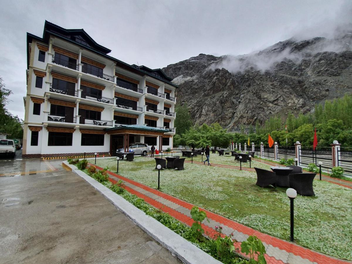 Hotel Chhutuk Heights Kargil Exterior photo