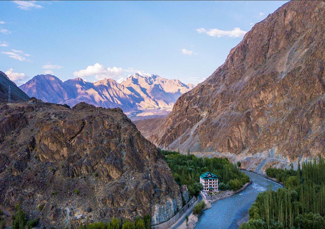 Hotel Chhutuk Heights Kargil Exterior photo